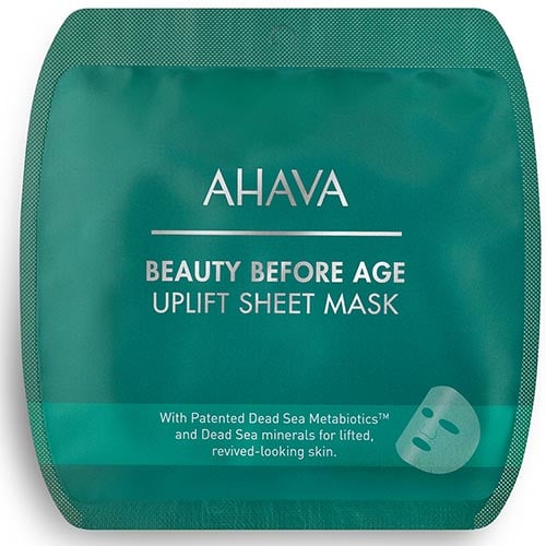 AHAVA Beauty Before Age Uplift Sheet Mask in grüner Verpackung mit Text über patentierte Metabiotics und Mineralien aus dem Toten Meer.