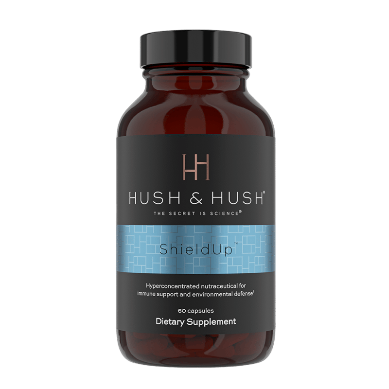 HUSH & HUSH ShieldUp Nahrungsergänzungsmittel, 60 Kapseln, braune Flasche mit blauem Etikett, unterstützt das Immunsystem.
