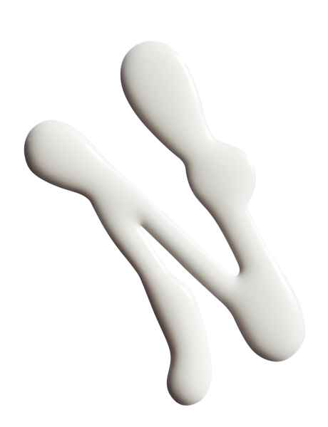 Nahaufnahme von weißer Creme auf weißem Hintergrund, die in einer geschwungenen Form aufgetragen ist.