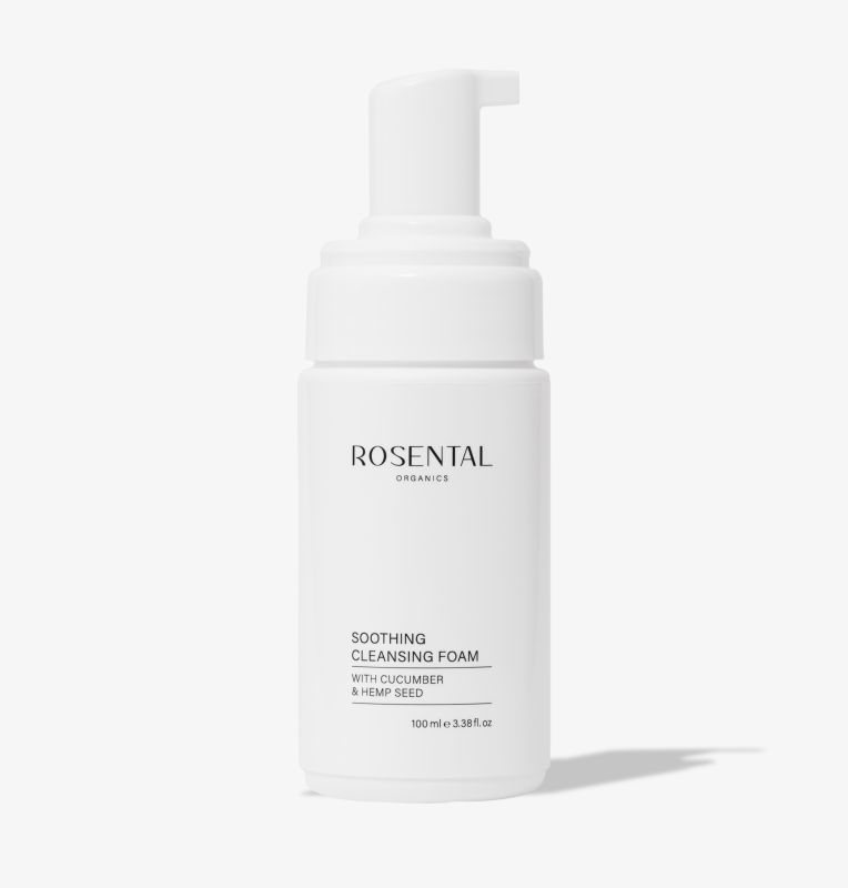 Rosental Organics Beruhigender Reinigungsschaum mit Gurke und Hanfsamen, 100 ml Flasche, weißer Hintergrund.
